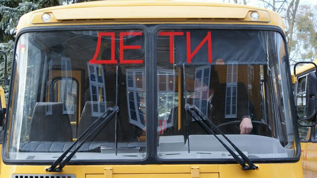 В Гурьевском районе автобус с 24 школьниками врезался в дерево и съехал в кювет