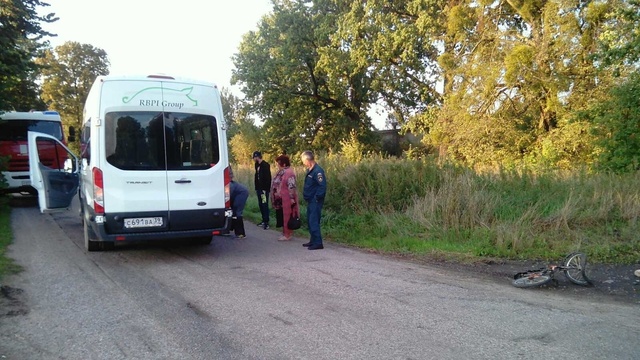 В Правдинском районе микроавтобус сбил ребёнка на велосипеде