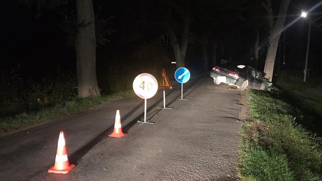 В Гурьевском районе легковушка врезалась в дерево, пострадали четыре человека