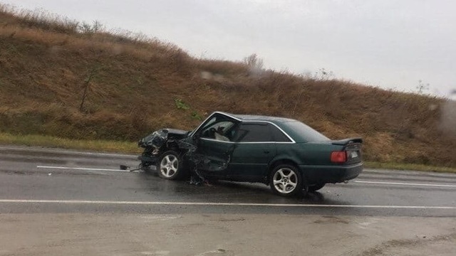 На Берлинском шоссе столкнулись Volkswagen и Audi, пострадал человек (фото)  