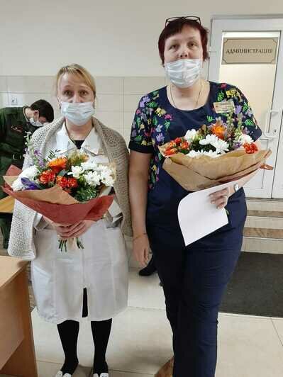 "Розенштрассе" вручила букеты медикам, работающим в калининградских больницах - Новости Калининграда