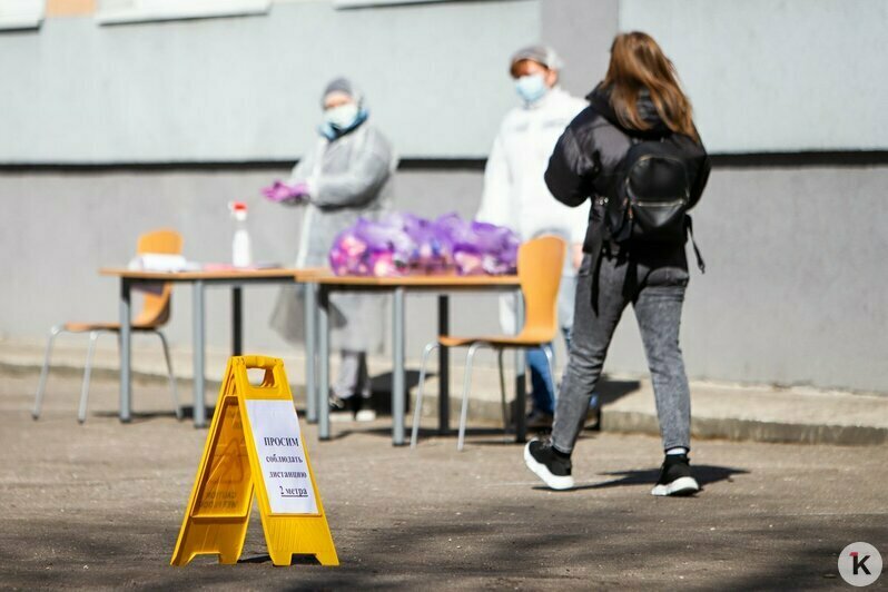 Гречка, яблоки, сгущёнка: школьникам региона начали выдавать сухпайки (фоторепортаж) - Новости Калининграда | Фото: Александр Подгорчук