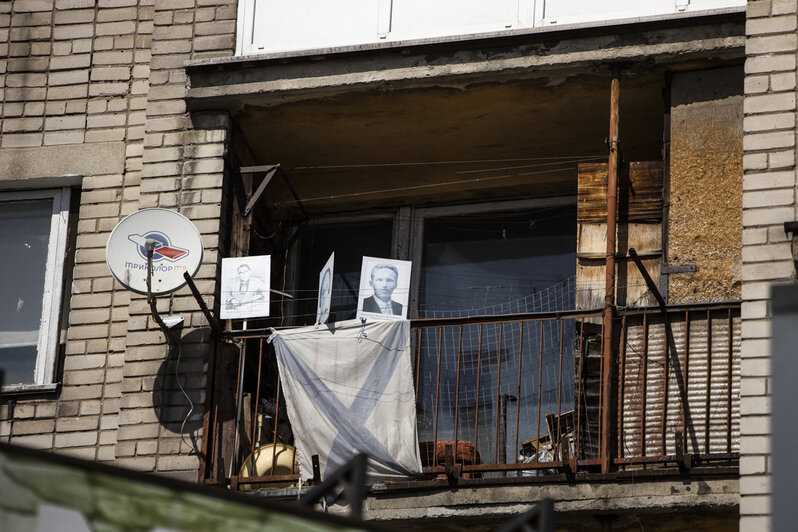 Калининградцы в самоизоляции выставили в окнах портреты фронтовиков (фоторепортаж) - Новости Калининграда | Александр Подгорчук / &quot;Клопс&quot;