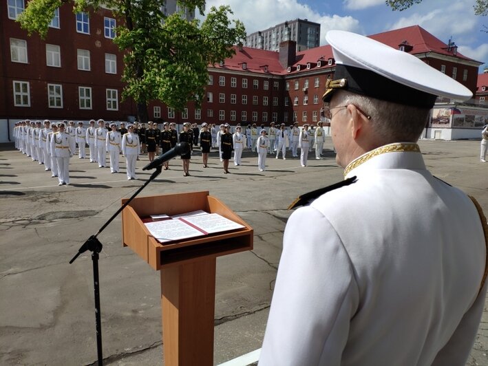 В Калининграде прошла церемония выпуска офицеров ВМФ (фото) - Новости Калининграда | Фото: пресс-служба ЗВО по Балтийскому флоту 