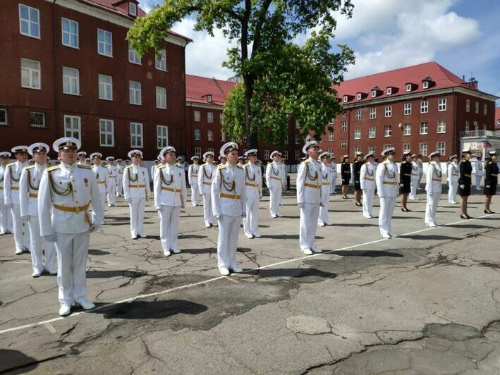 В Калининграде прошла церемония выпуска офицеров ВМФ (фото) - Новости Калининграда | Фото: пресс-служба ЗВО по Балтийскому флоту 