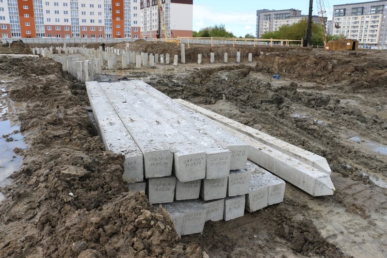 Разработка котлована и 350 забитых свай: как идёт строительство новой школы на Сельме (фото) - Новости Калининграда | Фото: пресс-служба городской администрации
