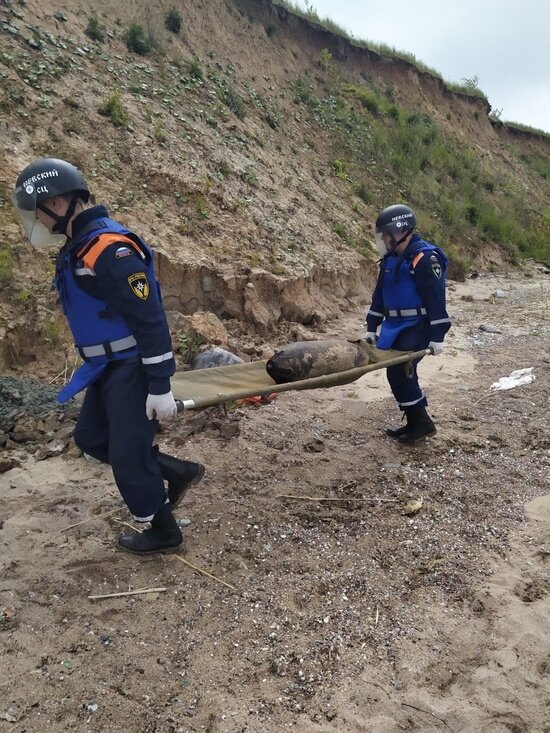 На берегу залива возле замка Бальга обезвредили авиабомбу времён войны - Новости Калининграда | Фото: пресс-служба регионального управления МЧС
