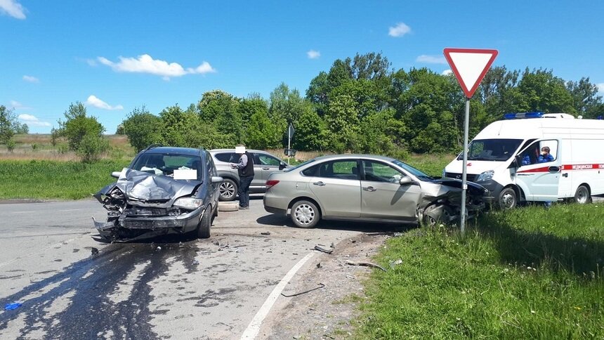 В Черняховске столкнулись встречные авто, есть пострадавшие - Новости Калининграда | Фото: пресс-служба УМВД России по Калининградской области