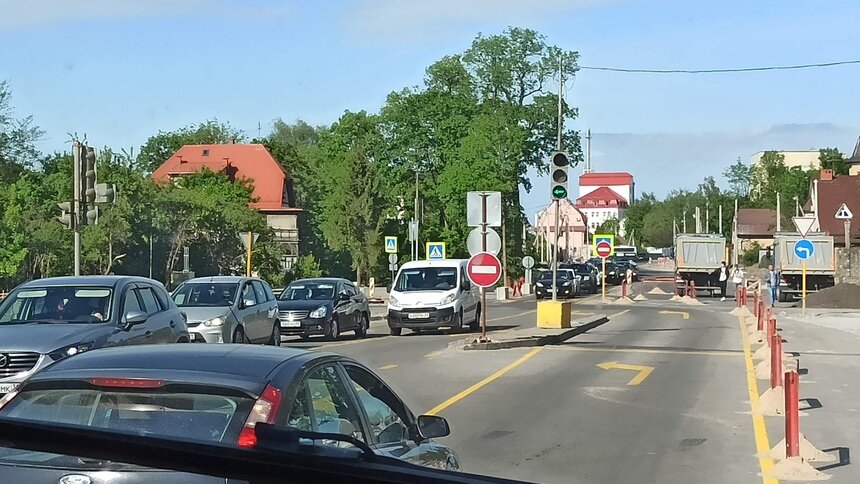 Калининградцы встали в пробке на Гагарина и Орудийной после установки нового светофора - Новости Калининграда | Фото читателя