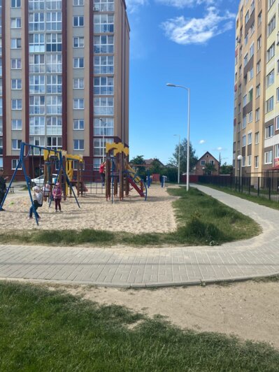 На фото: двор, где произошло ЧП | Фото: Юлия