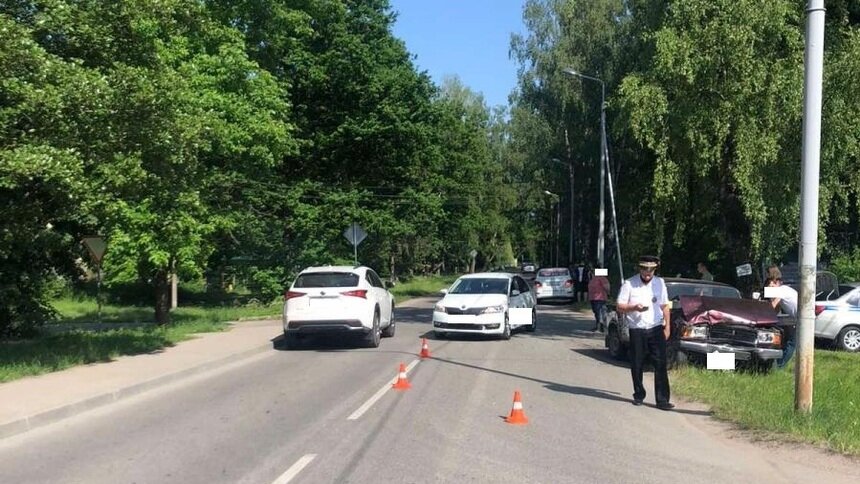 На Докука столкнулись две легковушки, пострадал 77-летний водитель (фото) - Новости Калининграда | Фото: пресс-служба УМВД России по Калининградской области