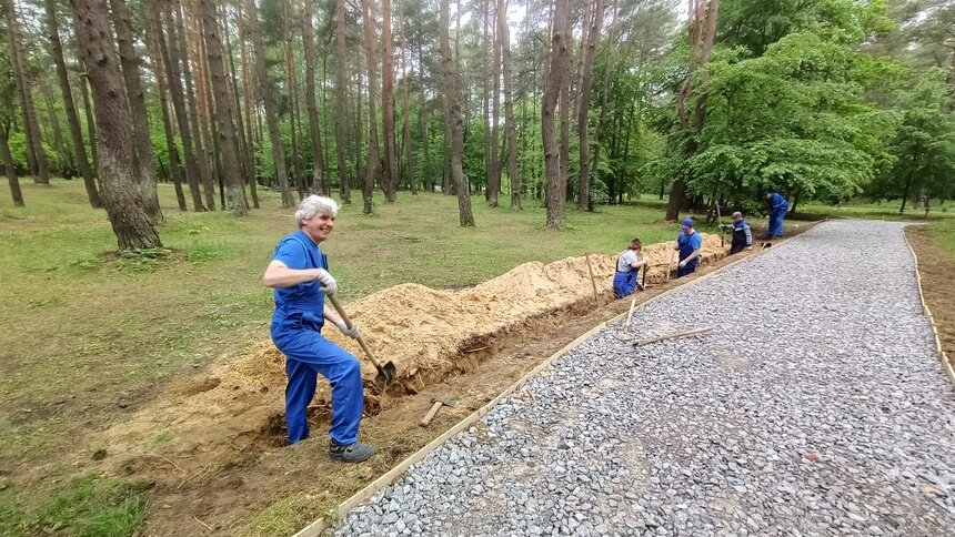 Велодорожки, зоны отдыха и аромат сосен: началось благоустройство парка вокруг &quot;АВТОТОР-Арены&quot; - Новости Калининграда