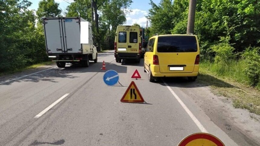 В Калининграде маршрутка врезалась в грузовик, пострадала пенсионерка (фото) - Новости Калининграда | Фото: пресс-служба УМВД России по Калининградской области