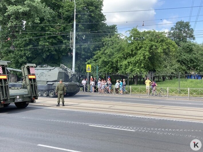 Вячеслав Генне: Давайте парад не устраивать, если мы так за асфальт ратуем - Новости Калининграда | Фото: &quot;Клопс&quot;
