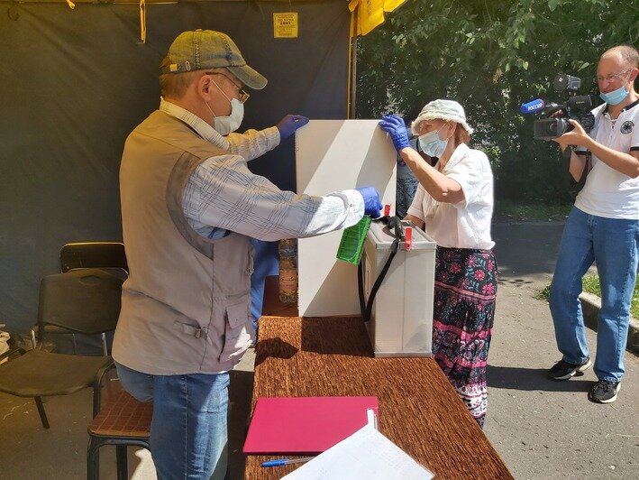 В калининградских дворах поставили навесы для голосования по поправкам в Конституцию (фото) - Новости Калининграда | Фото: пресс-служба администрации Калининграда