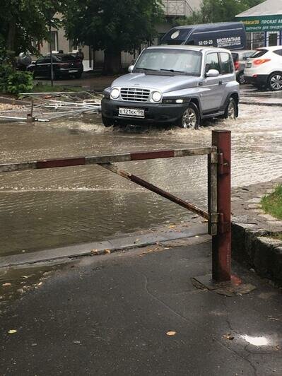 В Калининграде из-за ливня затопило несколько улиц (фото, видео) - Новости Калининграда | Фото: читатель "Клопс"