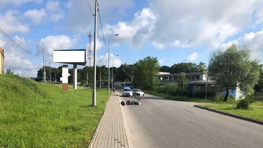 На ул. Невского водитель мопеда пострадал в ДТП с легковушкой (фото) - Новости Калининграда | Фото: пресс-служба УМВД России по Калининградской области