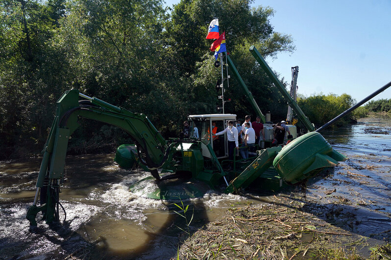 Регион купил земснаряд-амфибию для очистки водоёмов - Новости Калининграда | Фото: пресс-служба правительства Калининградской области