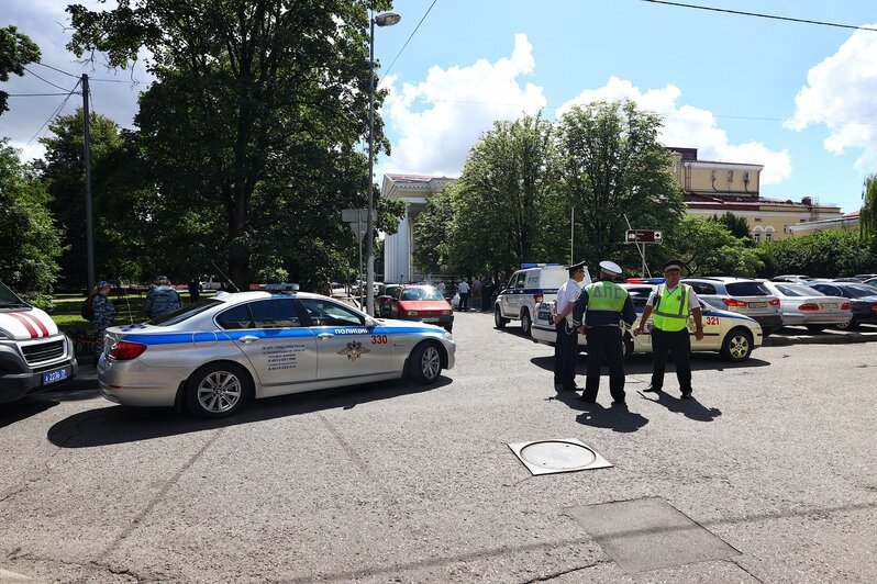 Около драмтеатра в Калининграде нашли и обезвредили противопехотную мину (фото) - Новости Калининграда | Фото: Александр Подгорчук / &quot;Клопс&quot;