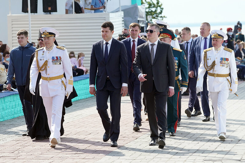 Морской бой, вальс буксиров и парадный строй кораблей: в Балтийске отметили День ВМФ - Новости Калининграда | Фото: пресс-служба правительства Калининградской области