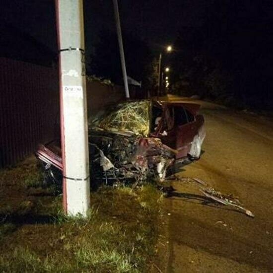 В Калининграде водитель BMW въехал в дерево и сбежал, пострадал 15-летний подросток - Новости Калининграда | Фото: пресс-служба УМВД России по Калининградской области