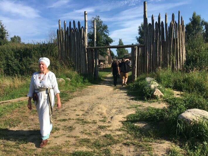 Средневековье во время пандемии: в регионе реконструировали деревню викингов "Кауп" (фото) - Новости Калининграда | Фото: Михаил Баранов