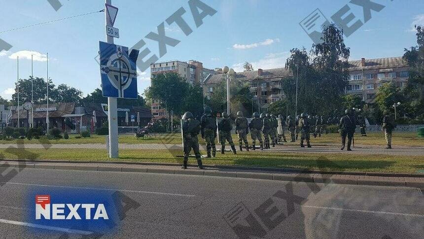 &quot;Ночью во дворе плакала соседка, её избил омоновец&quot;: житель Бреста — о протестах в Белоруссии - Новости Калининграда | Фото: телеграм-канал NEXTA Live