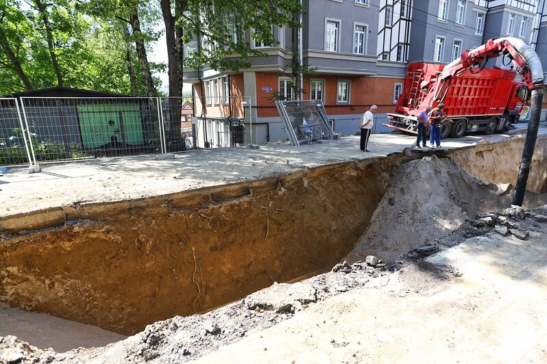 “Водоканал” нашёл ещё один провал грунта на участке Тенистой Аллеи, где машина провалилась в яму - Новости Калининграда | Александр Подгорчук / &quot;Клопс&quot;