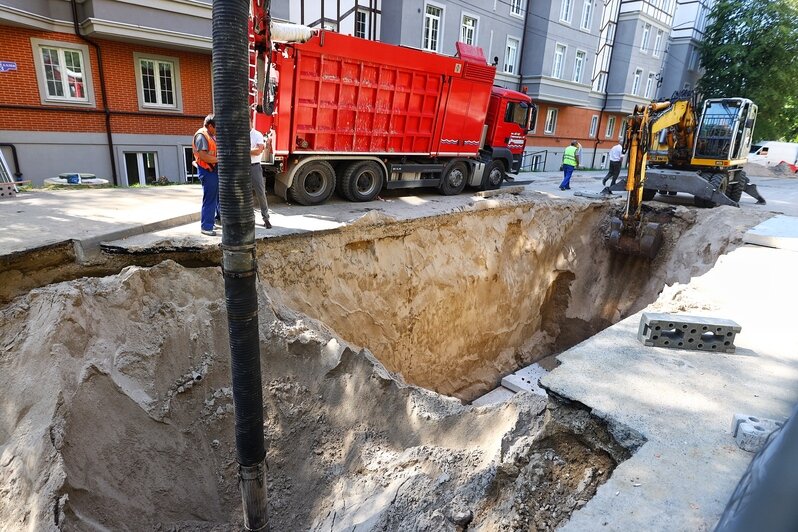 “Водоканал” нашёл ещё один провал грунта на участке Тенистой Аллеи, где машина провалилась в яму - Новости Калининграда | Александр Подгорчук / &quot;Клопс&quot;