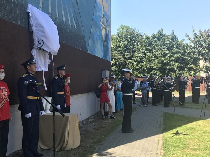 В Чкаловске открыли памятную доску в честь лётчика Тимура Апакидзе - Новости Калининграда | Фото: пресс-служба администрации Калининграда