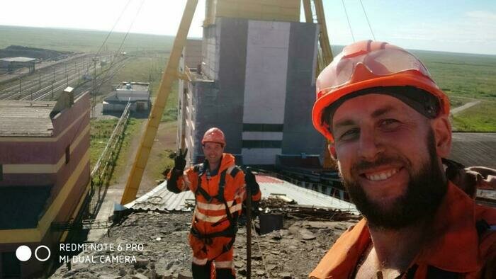 На фото: работы на галерее незадолго до гибели | Фото: личный архив погибшего