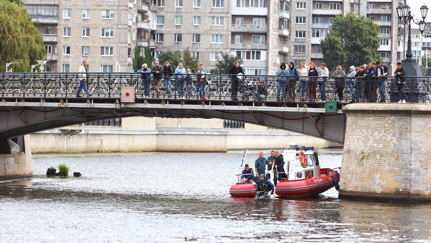Очевидцы: в Преголе под Деревянным мостом нашли тело человека (фото) - Новости Калининграда | Фото: Александр Подгорчук / &quot;Клопс&quot;