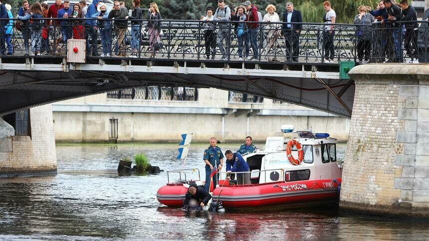 Установлена личность мужчины, тело которого нашли в Преголе у Деревянного моста - Новости Калининграда | Фото: Александр Подгорчук / &quot;Клопс&quot;