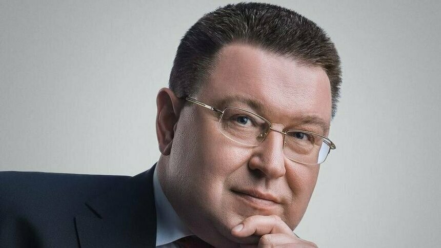 Кандидат педагогических наук, заслуженный учитель России