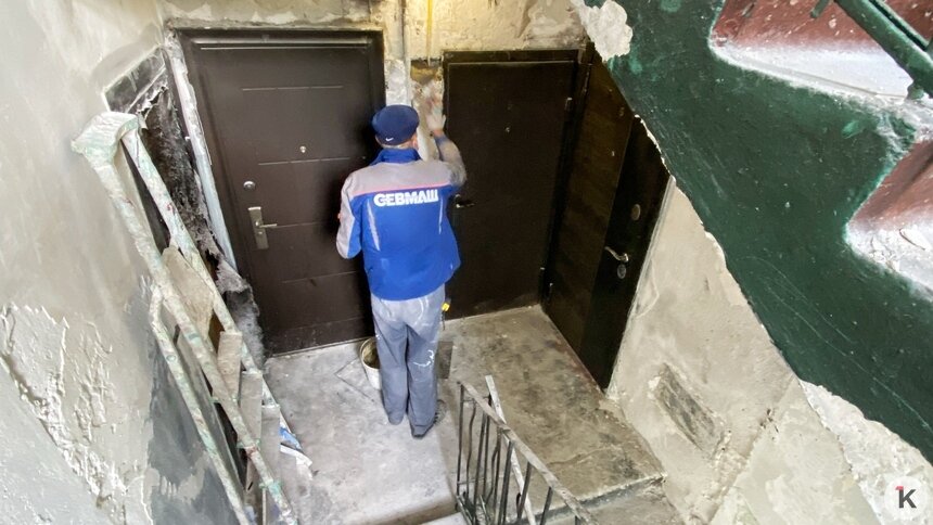 &quot;В подъезде были клубы дыма и огонь&quot;: соседи погибшей при пожаре женщины рассказали о ЧП на Пролетарской - Новости Калининграда | Фото: Александр Подгорчук/ &quot;Клопс&quot;