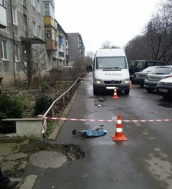 В Калининграде возбудили уголовное дело против водителя микроавтобуса, задавившего во дворе пенсионерку - Новости Калининграда | Фото: пресс-служба регионального УМВД
