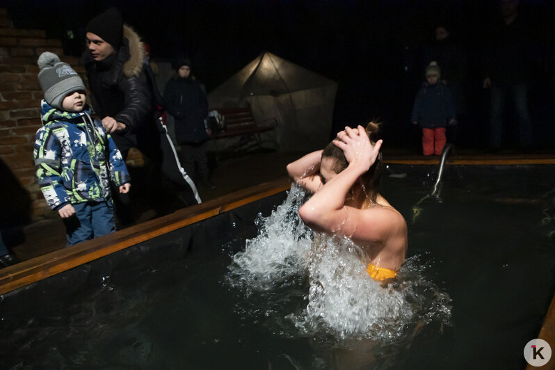 Крещенские купания в Свято-Никольском храме Калининграда (фоторепортаж) - Новости Калининграда | Фото: Александр Подгорчук / &quot;Клопс&quot;