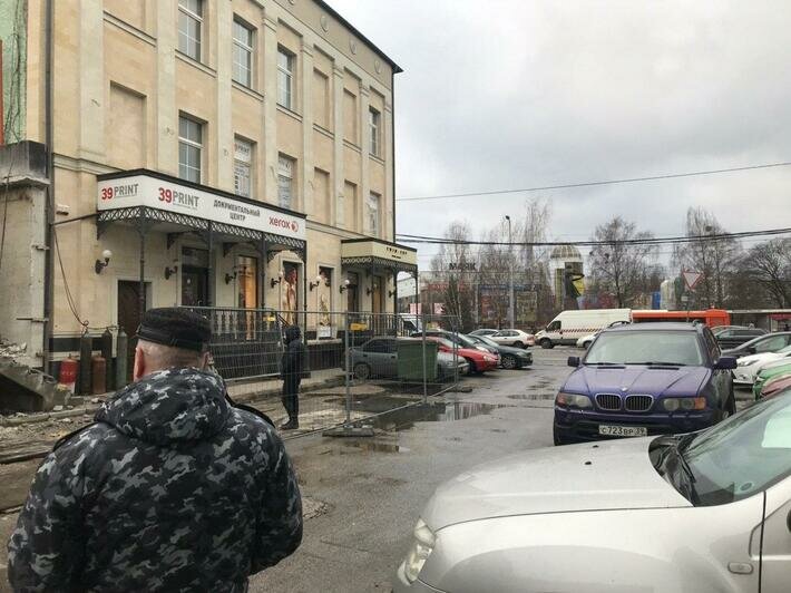 На Ленинском проспекте в Калининграде сносят незаконную пристройку (фото, видео) - Новости Калининграда | Фото: &quot;Клопс&quot;