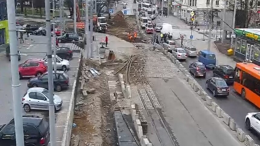 Водители жалуются на пробки из-за светофора у перекрёстка Киевская — Калинина - Новости Калининграда | Скриншот записи онлайн-камеры регионального правительства