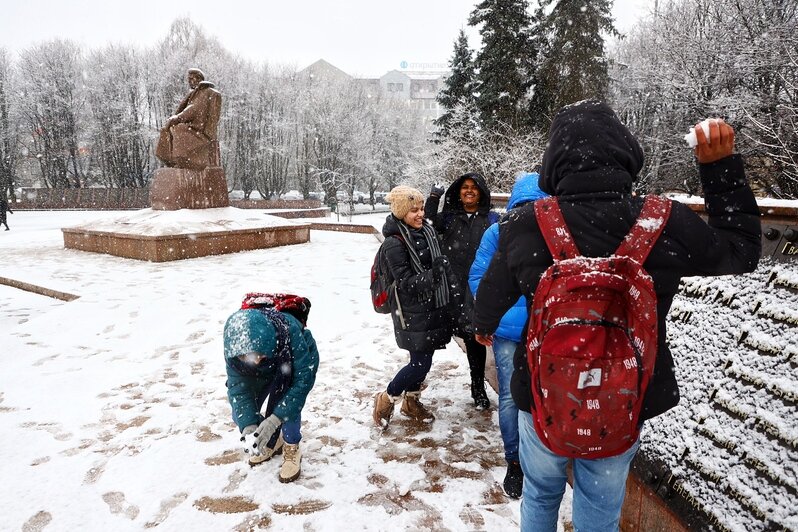 Сердечки на перилах: каким запомнится первый февральский снег в Калининграде (фоторепортаж) - Новости Калининграда | Александр Подгорчук / &quot;Клопс&quot;