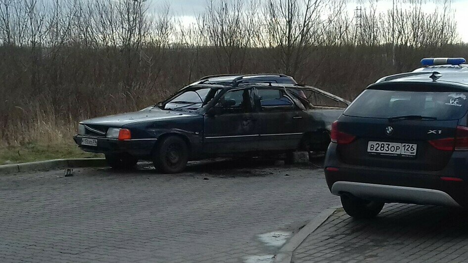 В Калининграде сгорела легковушка (фото, видео) - Новости Калининграда | Фото очевидца