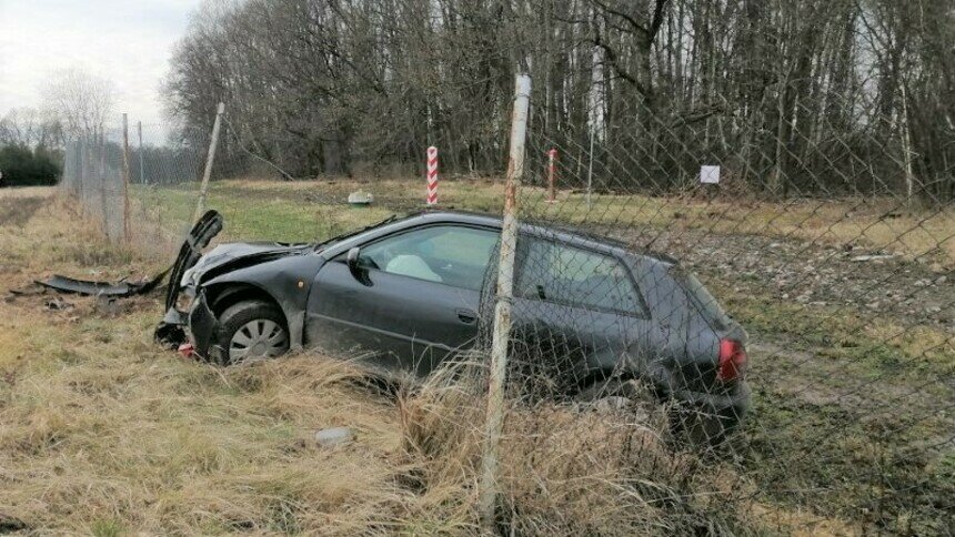 Пьяный поляк на Audi  протаранил забор на границе с Калининградской областью (фото)   - Новости Калининграда | Фото: Варминско-Мазурское пограничное управление