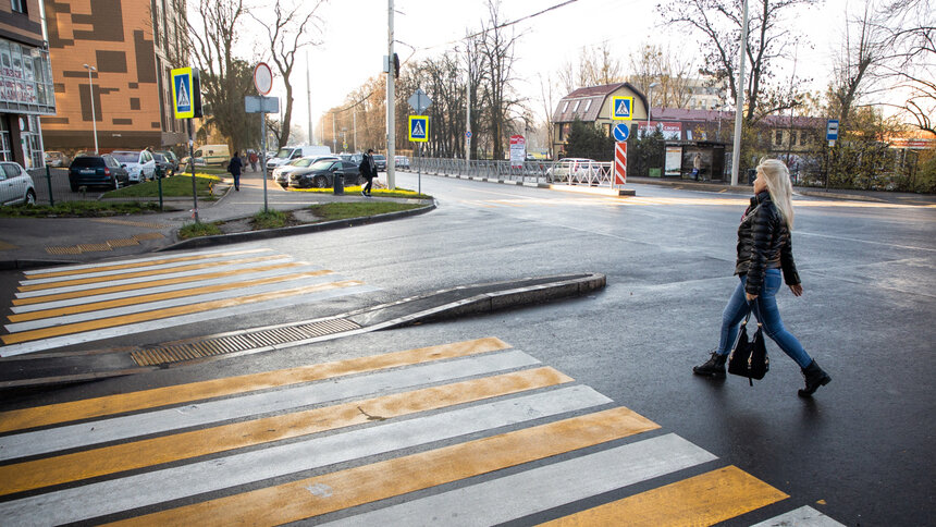 На перекрёстке Горького — Первомайская начали укладывать шумовые полосы - Новости Калининграда | Архив &quot;Клопс&quot;