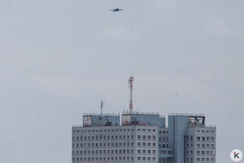 В Калининграде прошли первые полёты авиации для подготовки к параду Победы (фото) - Новости Калининграда | Фото: Александр Подгорчук / &quot;Клопс&quot;