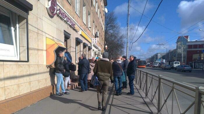 Калининградцы бросились сдавать валюту, в обменниках  заканчиваются рубли - Новости Калининграда | Фото: Надежда Маркова / &quot;Клопс&quot;