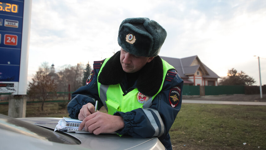 Сотрудники ГИБДД снова оформляют нарушителей парковки прямо на штрафстоянке - Новости Калининграда | Архив &quot;Клопс&quot;