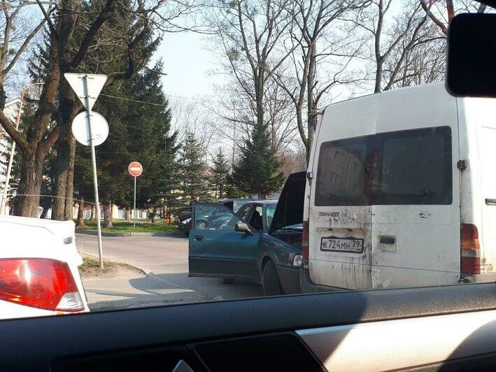 На ул. Невского из-за тройного ДТП собралась пробка (фото) - Новости Калининграда | Фото очевидца