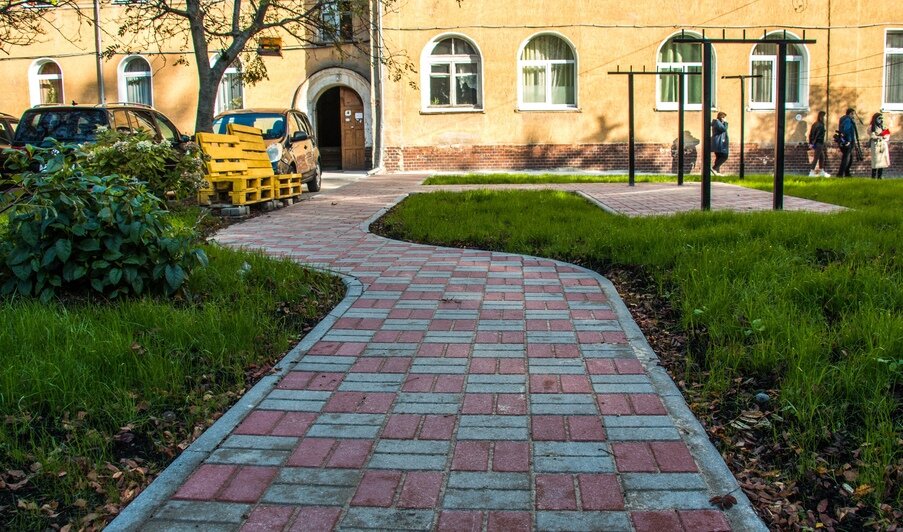 Отремонтированная часть двора на ул. Артиллерийской | Фото: Андрей Кропоткин