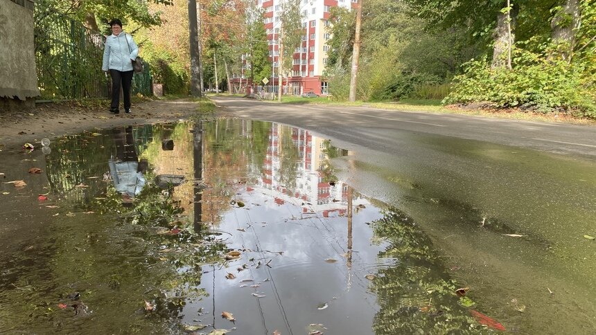 &quot;Отпускать ребёнка одного, как посылать на самоубийство&quot;: как живут без тротуаров жители ул. Карташева и Катина - Новости Калининграда | Фото: Александр Подгорчук/&quot;Клопс&quot;