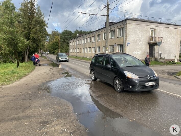 "Отпускать ребёнка одного, как посылать на самоубийство": как живут без тротуаров жители ул. Карташева и Катина - Новости Калининграда | Фото: Александр Подгорчук/&quot;Клопс&quot;